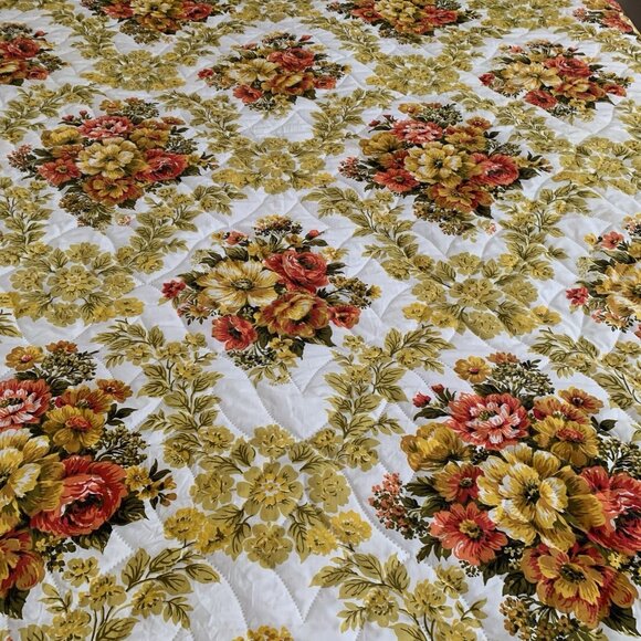 Floral Quilted Bedspread Mod 70’s Retro Queen 96” x 105” Tastemaker - Picture 2 of 4